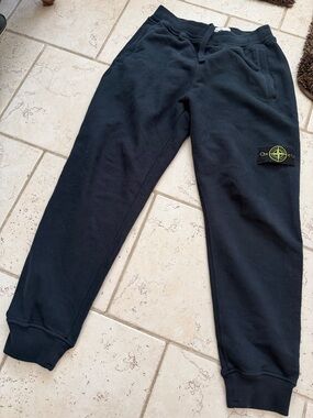Men’s stone Island sweatpants in navy size small